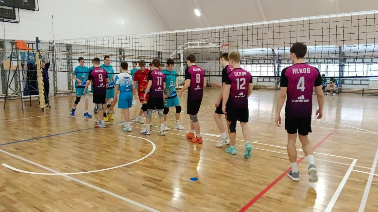 Псковичи стали призёрами юношеского турнира по волейболу «Время лучших» 