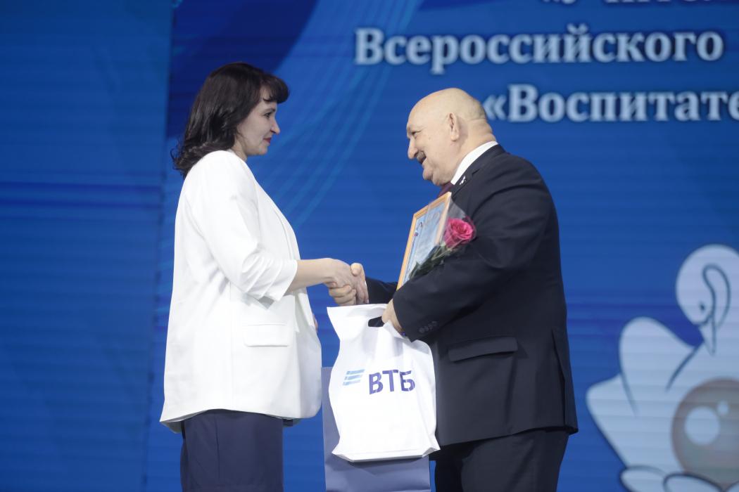 Лучших педагогов и воспитателей чествовали в Пскове 