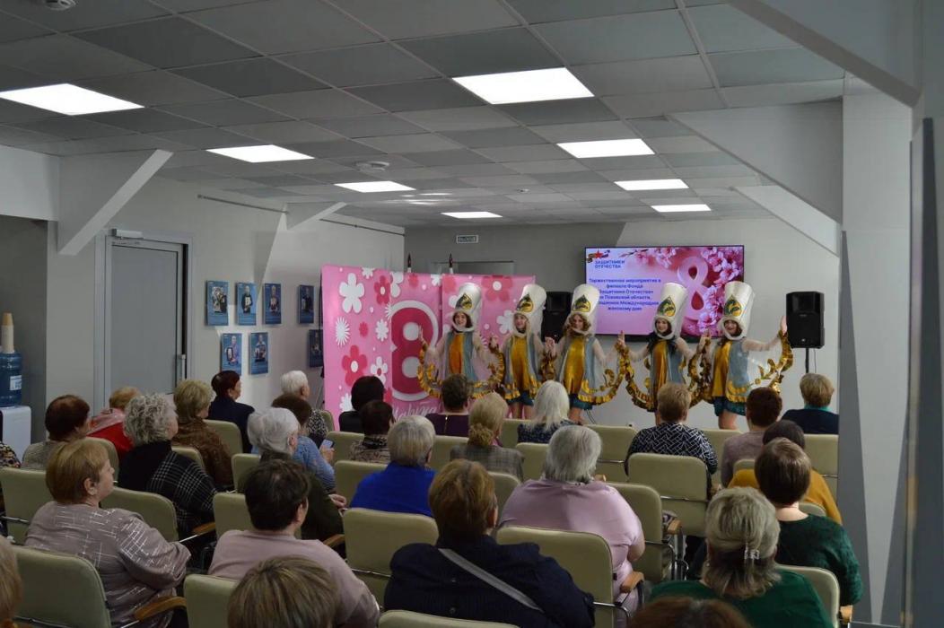 Сенатор Наталья Мельникова встретилась с матерями героев СВО в преддверии 8 Марта