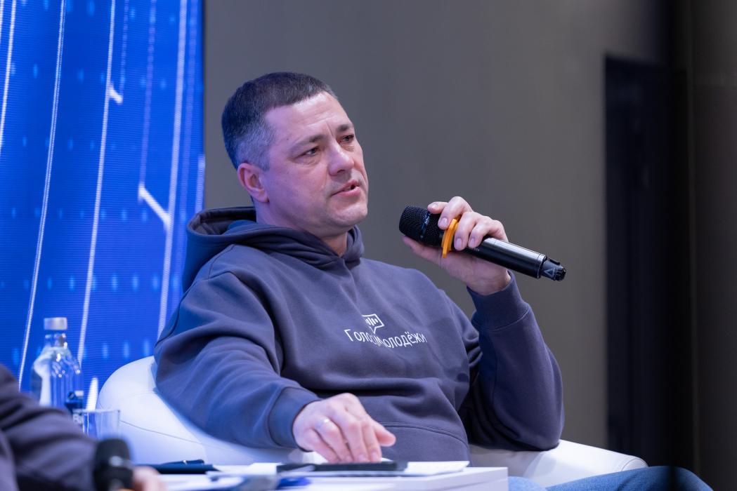 Губернатор, школьники и живой диалог: репортаж с форума «Голос молодёжи»
