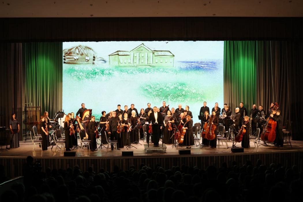 Концерт «Мусоргский. Картинки на песке…» проходит в Псковской областной филармонии