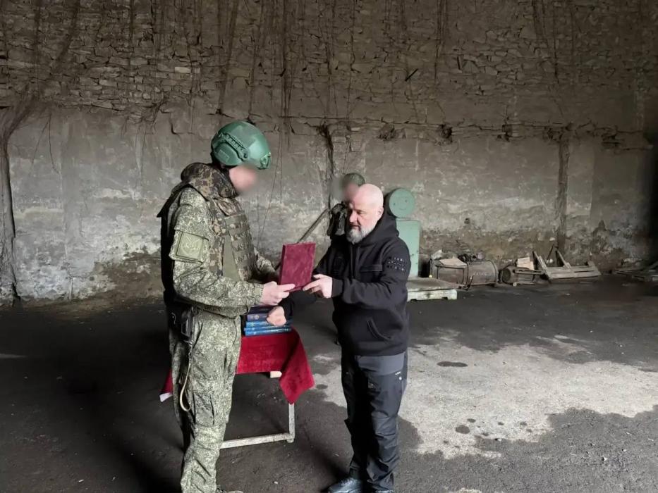 «Знак глубокой признательности псковичей»: бойцам 77-го полка вручили региональные награды