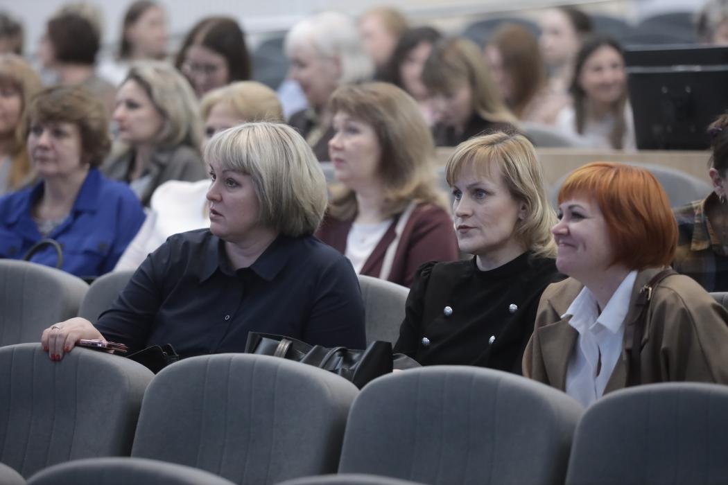 Лучших педагогов и воспитателей чествовали в Пскове 