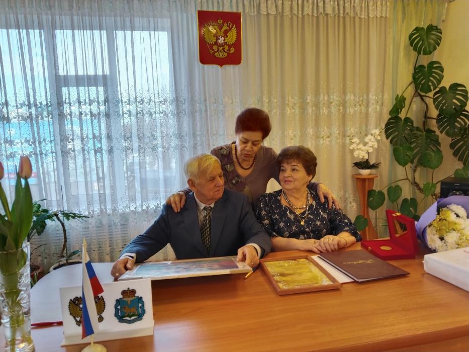 6 марта золотую свадьбу отметили супруги Лезенковы из Струг Красных
