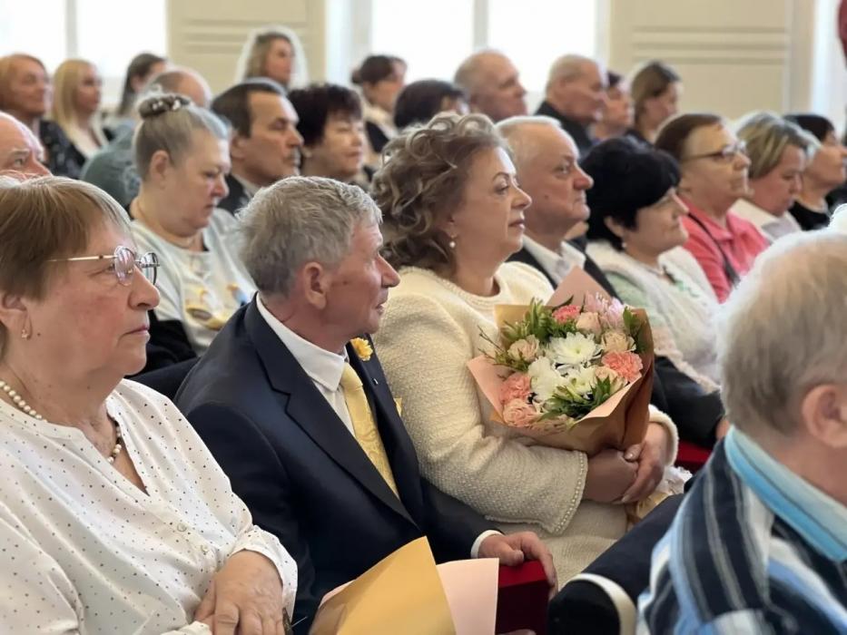 Торжественная церемония награждения 18 супружеских пар