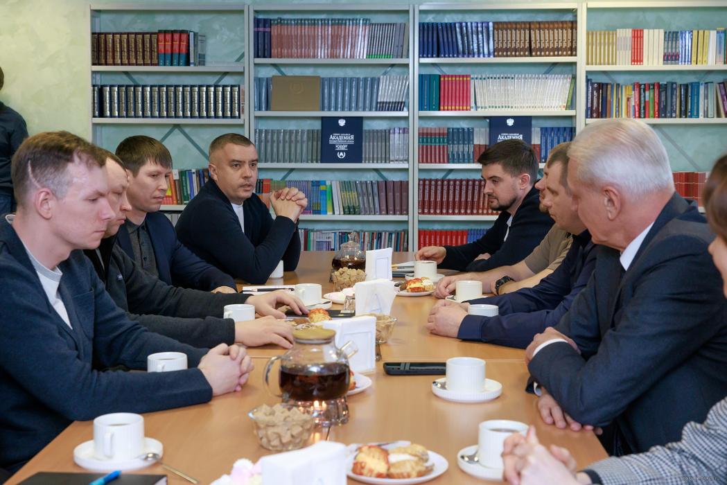 Состоялась встреча спикера Александра Котова с участниками программы «Герои земли Псковской»