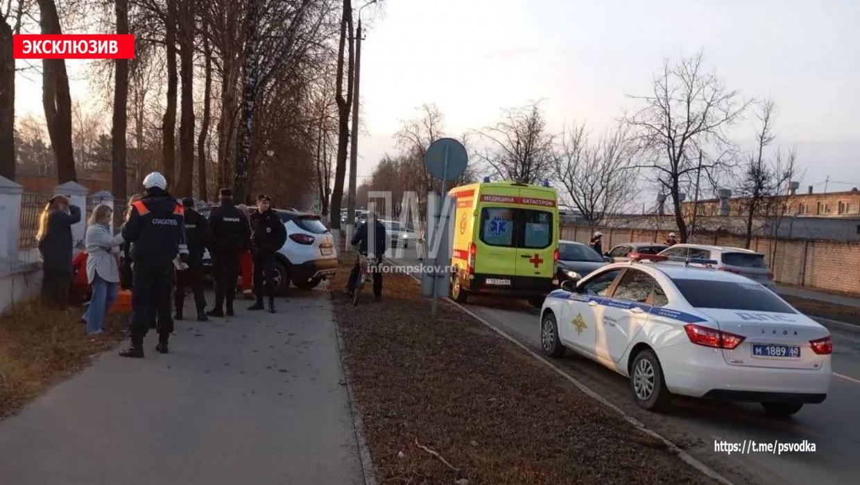 В Пскове столкнулись два автомобиля, пострадал один из водителей