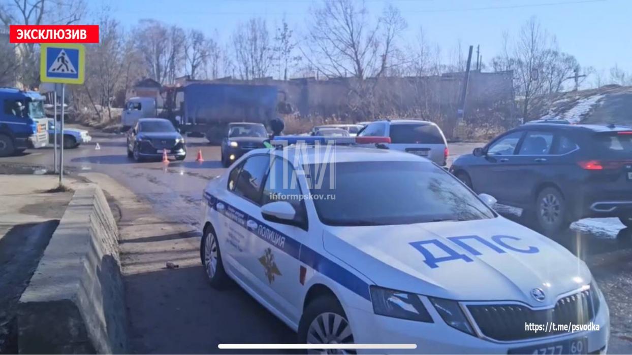 В Великих Луках на пешеходном переходе сбили пожилого мужчину