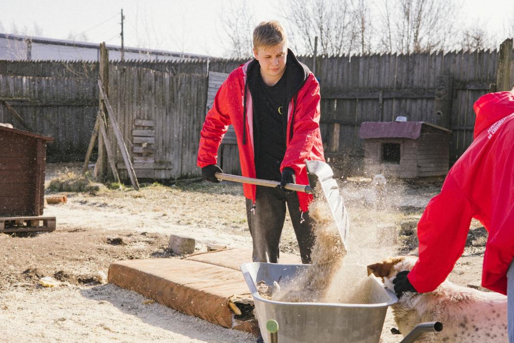 Псковские добровольцы запустили марафон «12 добрых дел» к Дню воссоединения Крыма с Россией
