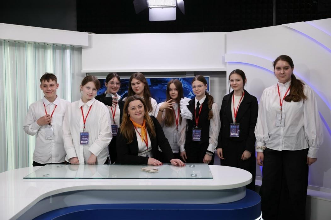 Участники детского медиафорума познакомились с работой Псковского медиахолдинга