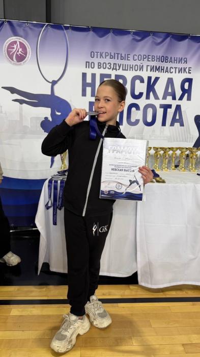 Псковичка стала призёром открытого турнира по воздушной гимнастике «Невская высота» 