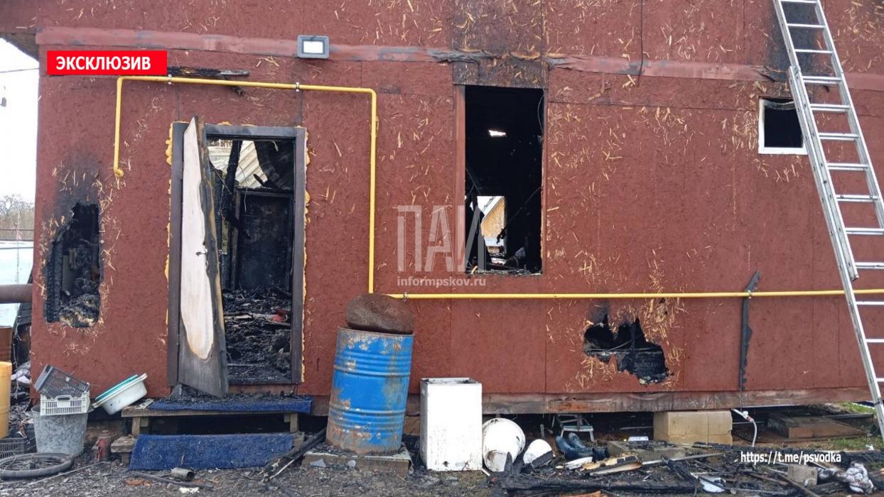 Дом многодетной семьи сгорел в Порхове
