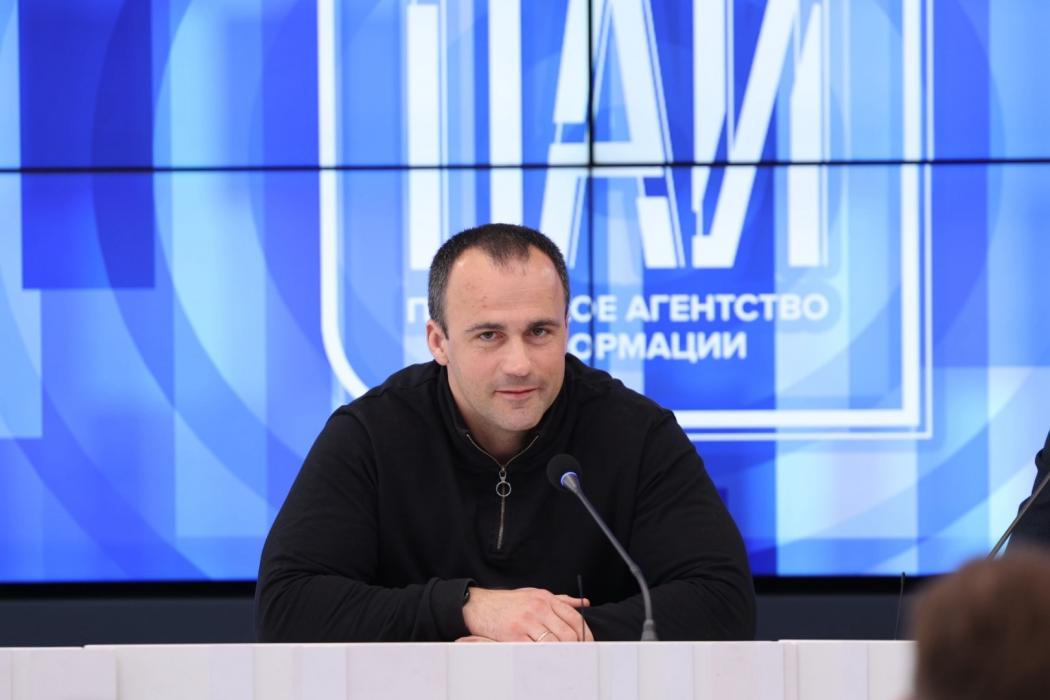 Участники программы «Герои земли Псковской» попробовали свои силы в мастер-классе по выступлениям на брифингах