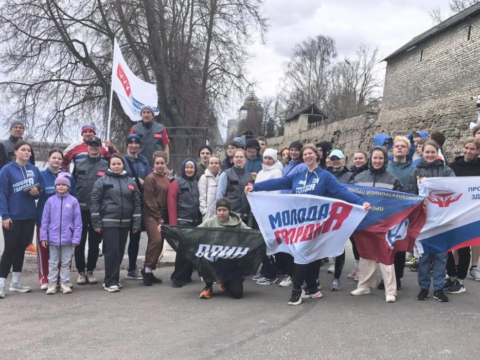 Массовая весенняя зарядка и пробежка проходят в Пскове