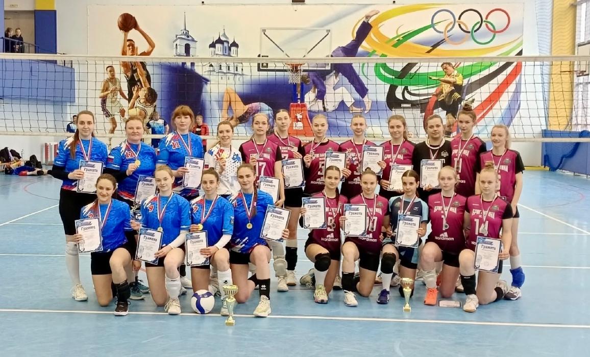 Чемпионками области у женщин стали представительницы Псковского округа