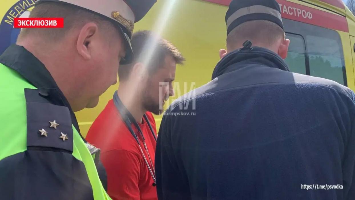 В Пскове женщина перебегала дорогу вне перехода и попала под машину
