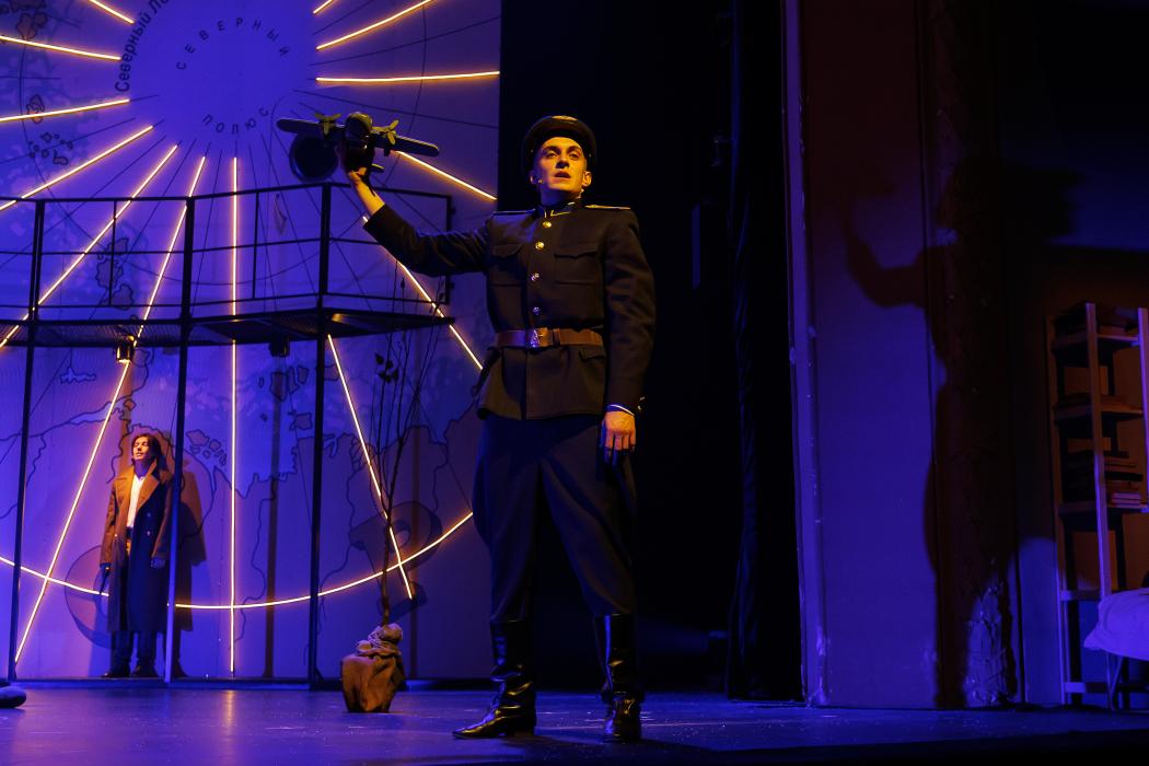 Жизнь как открытый финал: о чём заставляет задуматься спектакль «Два капитана» на сцене Псковского театра драмы