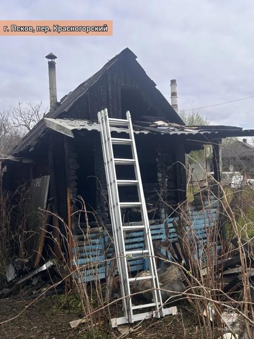 Тело погибшего мужчины нашли во время тушения пожара в Пыталовском районе