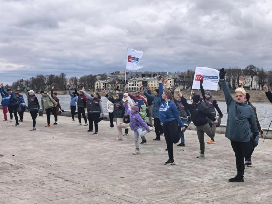 Массовая весенняя зарядка и пробежка проходят в Пскове