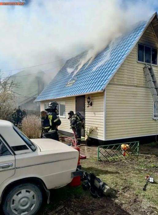 57-летняя женщина пострадала при пожаре в Великих Луках