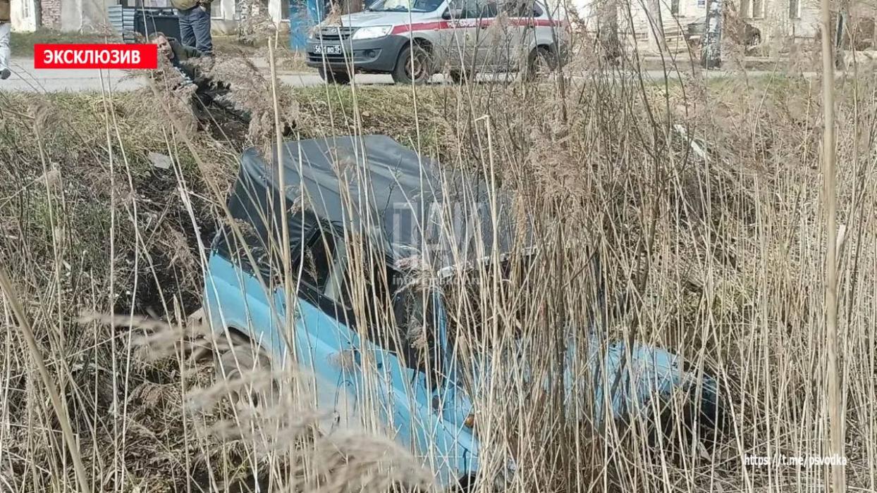 Автомобиль УАЗ вылетел в кювет в Бежаницах