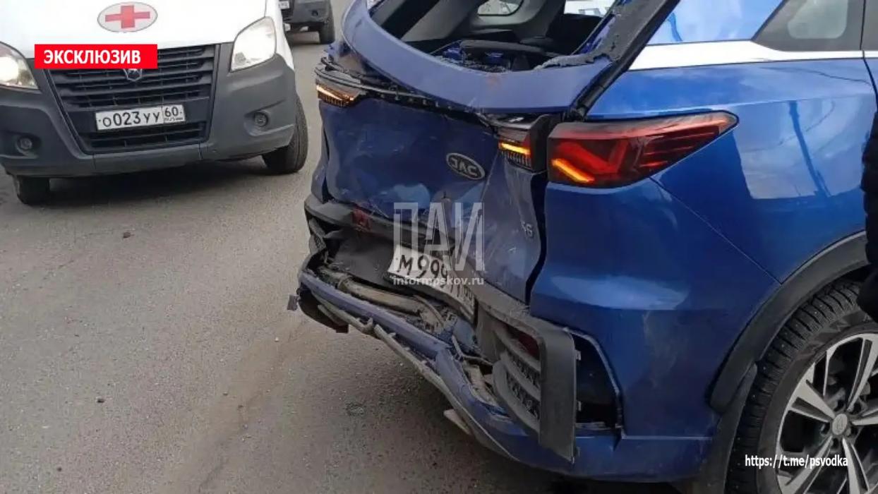 Авария на улице Народной в Пскове