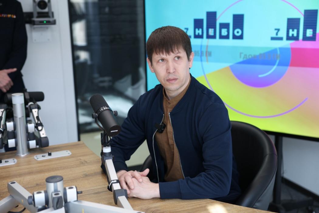 Участники программы «Герои земли Псковской» попробовали свои силы в мастер-классе по выступлениям на брифингах