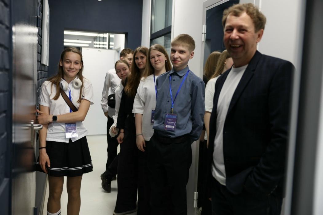 Участники детского медиафорума познакомились с работой Псковского медиахолдинга