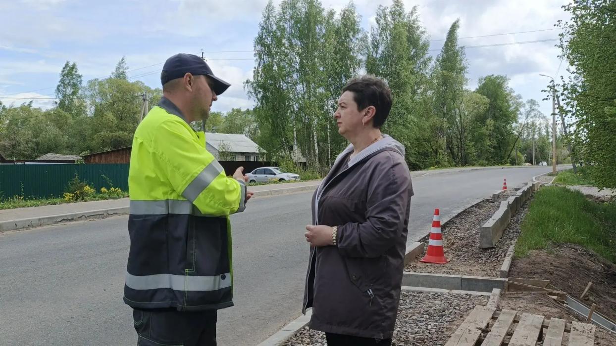Ремонт дороги по улице Смольной продолжается в Бежаницах