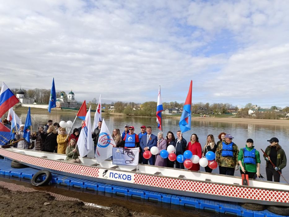 Профсоюзная регата проходит на реке Великой в Пскове