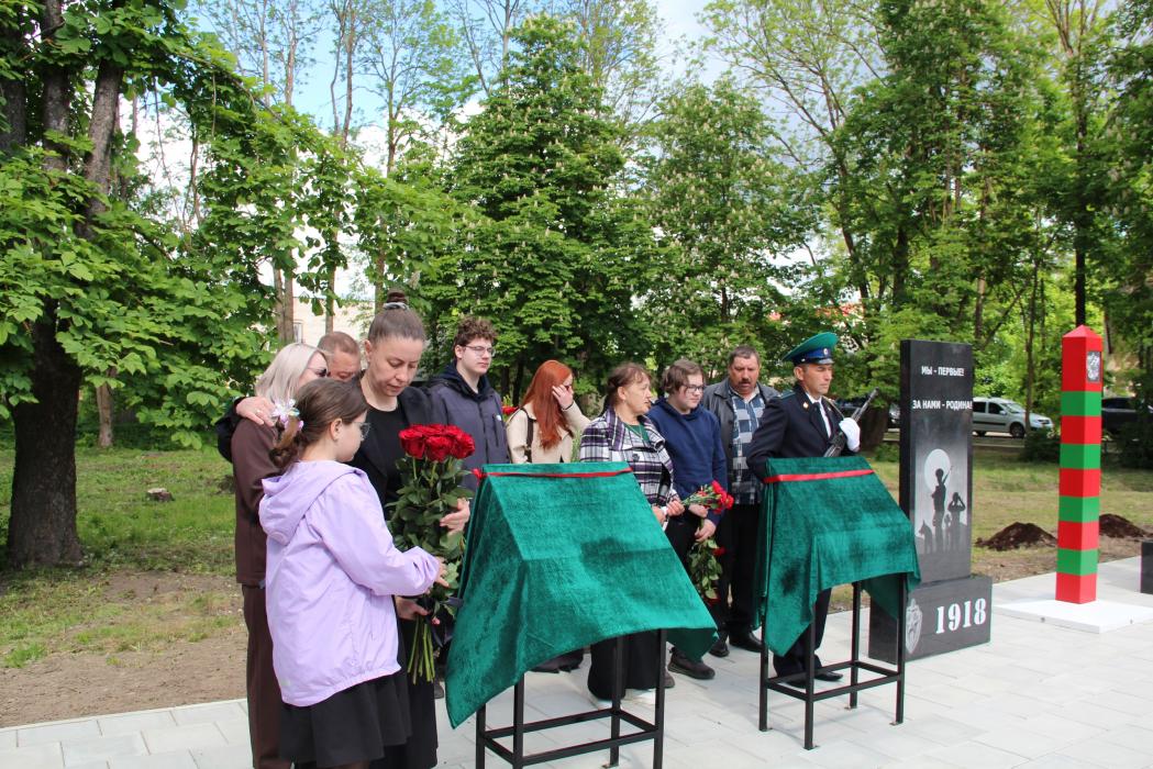 Аллею Памяти в честь погибших пограничников открыли в Пыталово