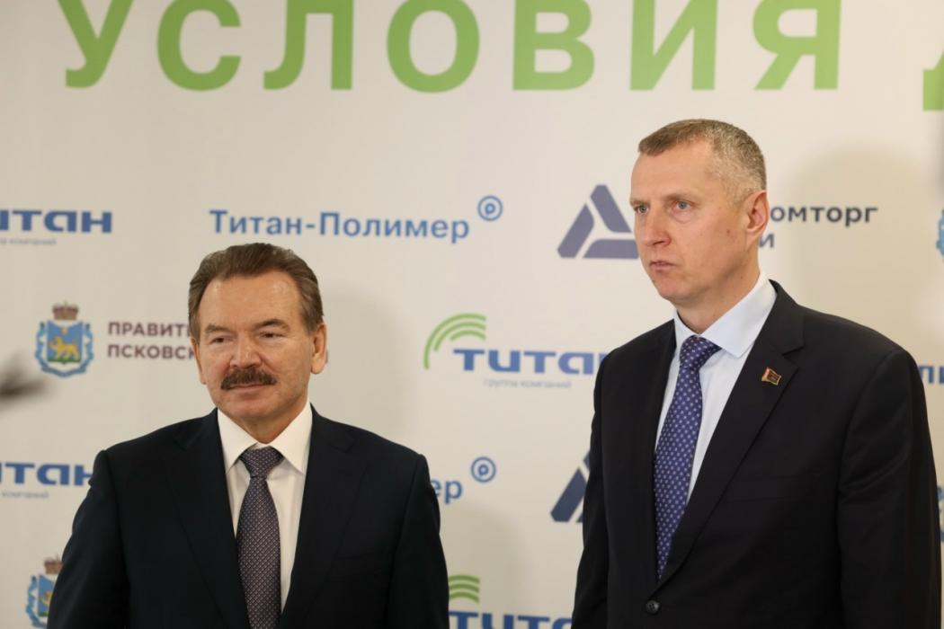 Глава администрации президента Республики Беларусь ознакомился с производством завода «Титан-Полимер»