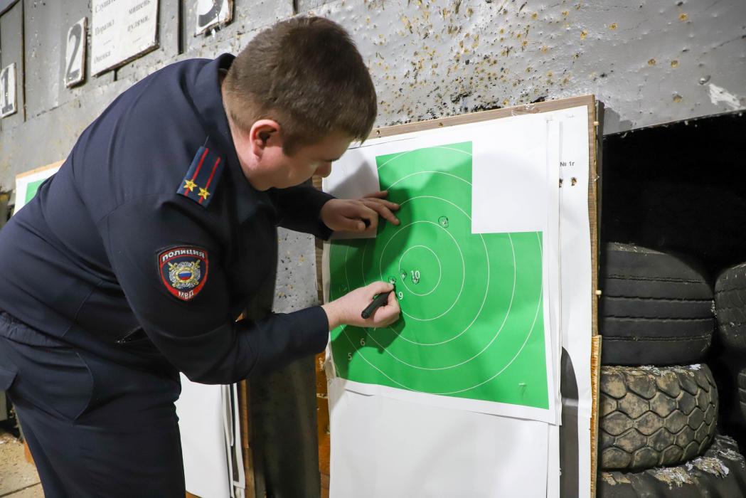 Полицейский из Куньинского района победил в областном конкурсе «Лучший по профессии» среди участковых