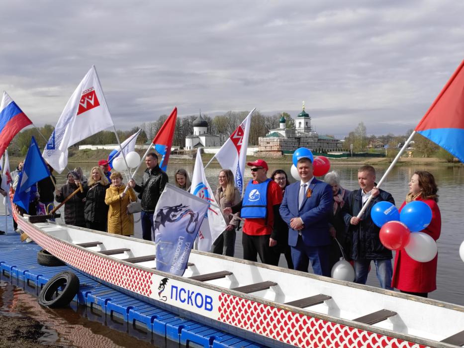 Профсоюзная регата проходит на реке Великой в Пскове