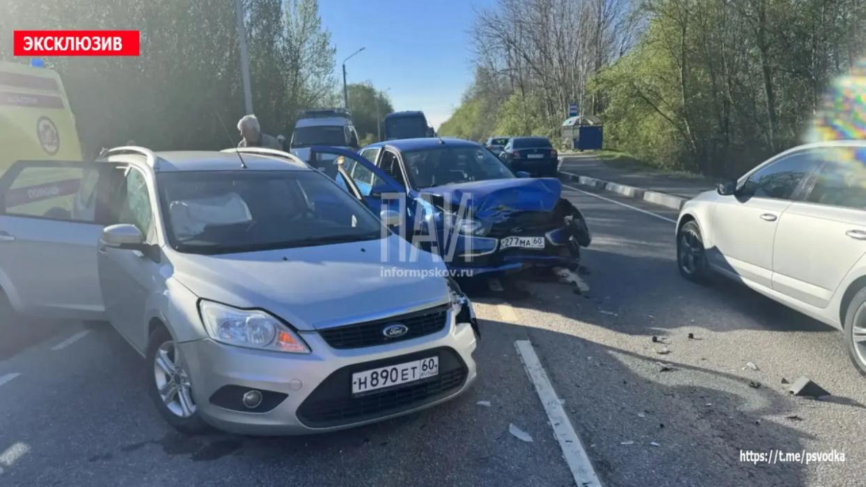 Женщина пострадала в ДТП у псковской деревни Амосово