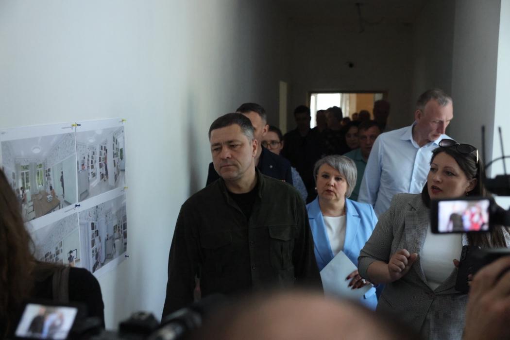 Михаил Ведерников осмотрел отремонтированные учреждения культуры в Пушкиногорском районе