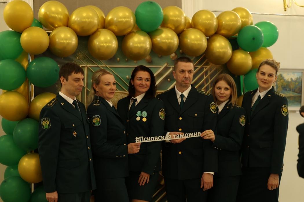 Состоялся концерт в честь 35-летия Псковской таможни
