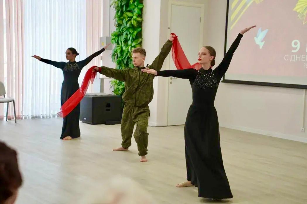 В псковском Социальном городке поздравили ветеранов с Днём Победы
