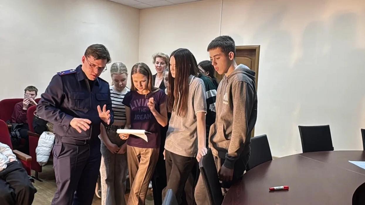 Псковские следователи провели открытые уроки криминалистики для школьников
