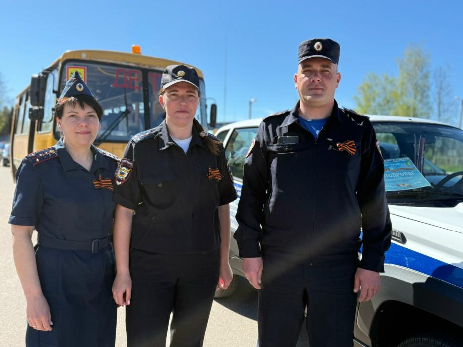 Участники автопробега в Плюсском районе почтили память героев Великой Отечественной войны