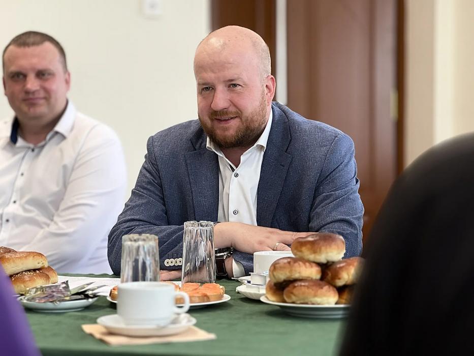 Глава Пскова за завтраком обсудил со студентами их идеи по развитию города