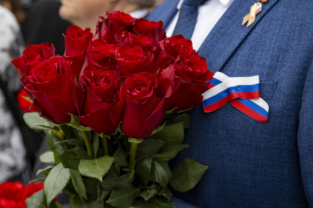 Памятник участникам СВО открыли в Великих Луках