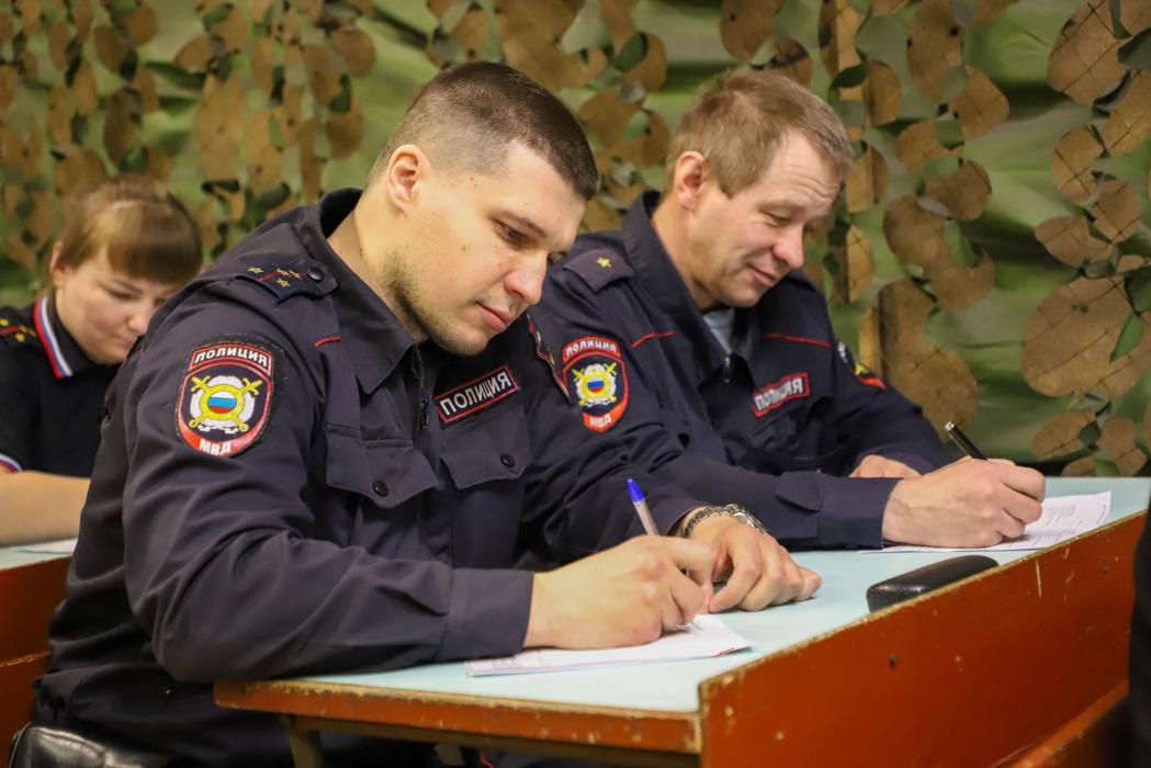 Полицейский из Куньинского района победил в областном конкурсе «Лучший по профессии» среди участковых