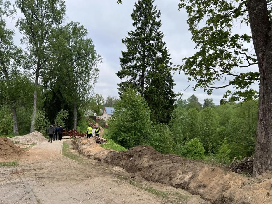 Третий этап благоустройства реализуется на набережной реки Щировки в Стругах Красных