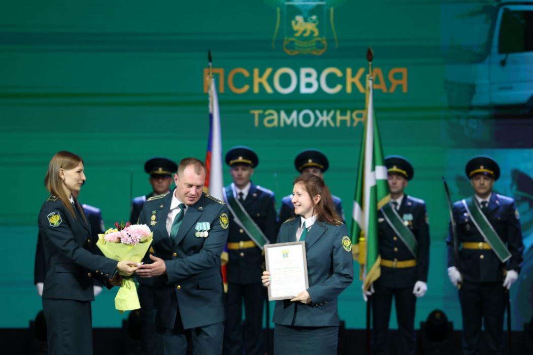 Состоялся концерт в честь 35-летия Псковской таможни
