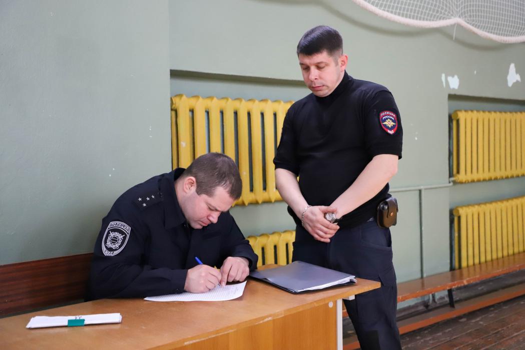 Полицейский из Куньинского района победил в областном конкурсе «Лучший по профессии» среди участковых