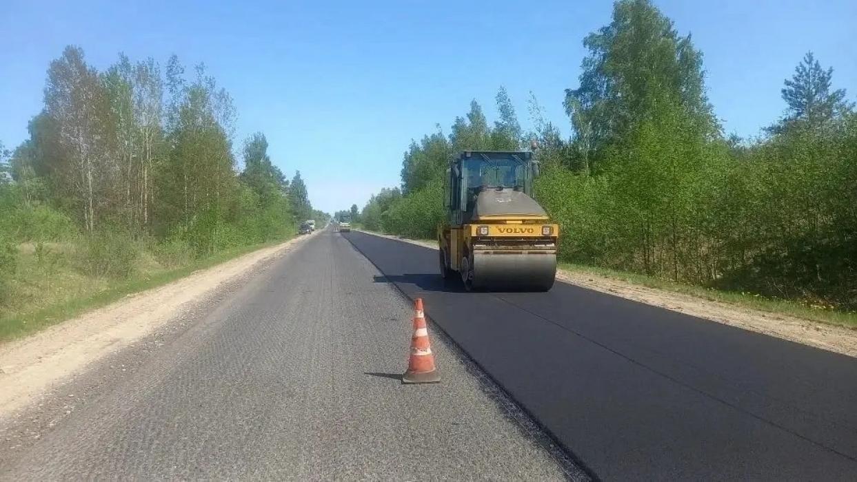 На дороге Остров – Вышгородок приступили к укладке асфальта
