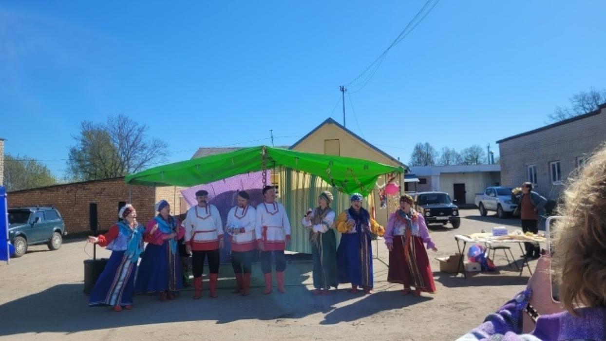 Весенняя сельскохозяйственная ярмарка прошла в Новоржеве