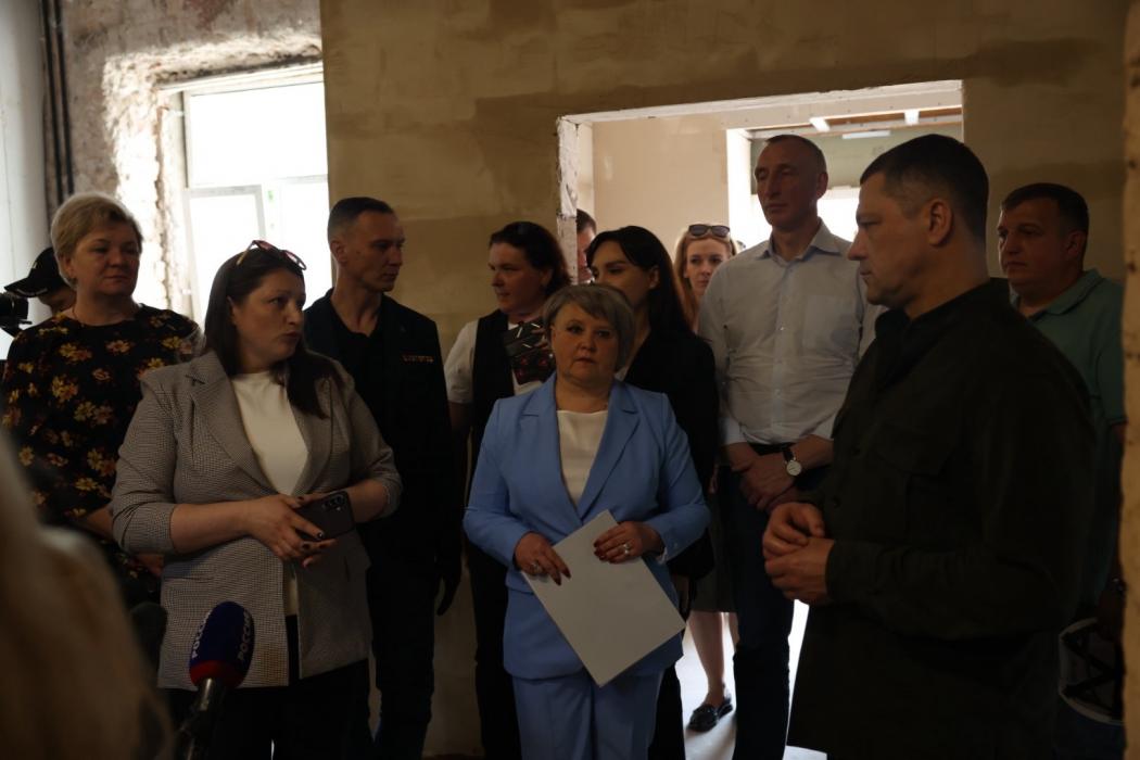 Михаил Ведерников осмотрел отремонтированные учреждения культуры в Пушкиногорском районе