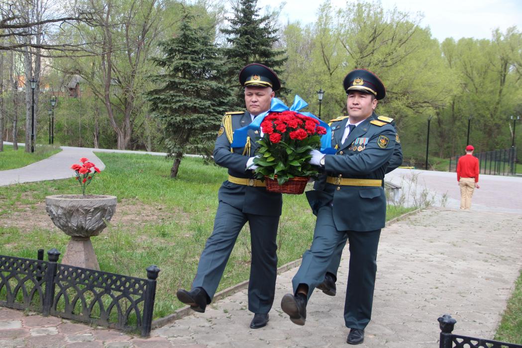 Память Героя СССР Алии Молдагуловой почтили в Новосокольническом районе